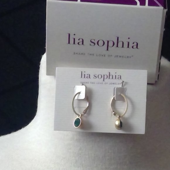 NWT Lia Sophia “Endless Possibilities”goldstone matte finish & green crystal - Picture 2 of 4